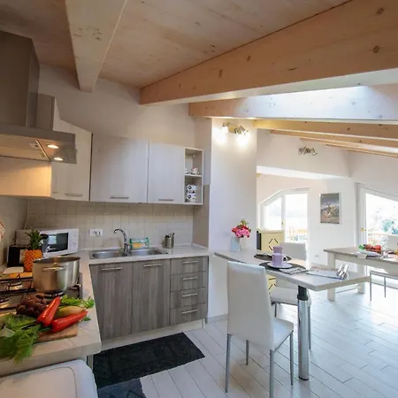 Sleeps 4 Air Con Appartement